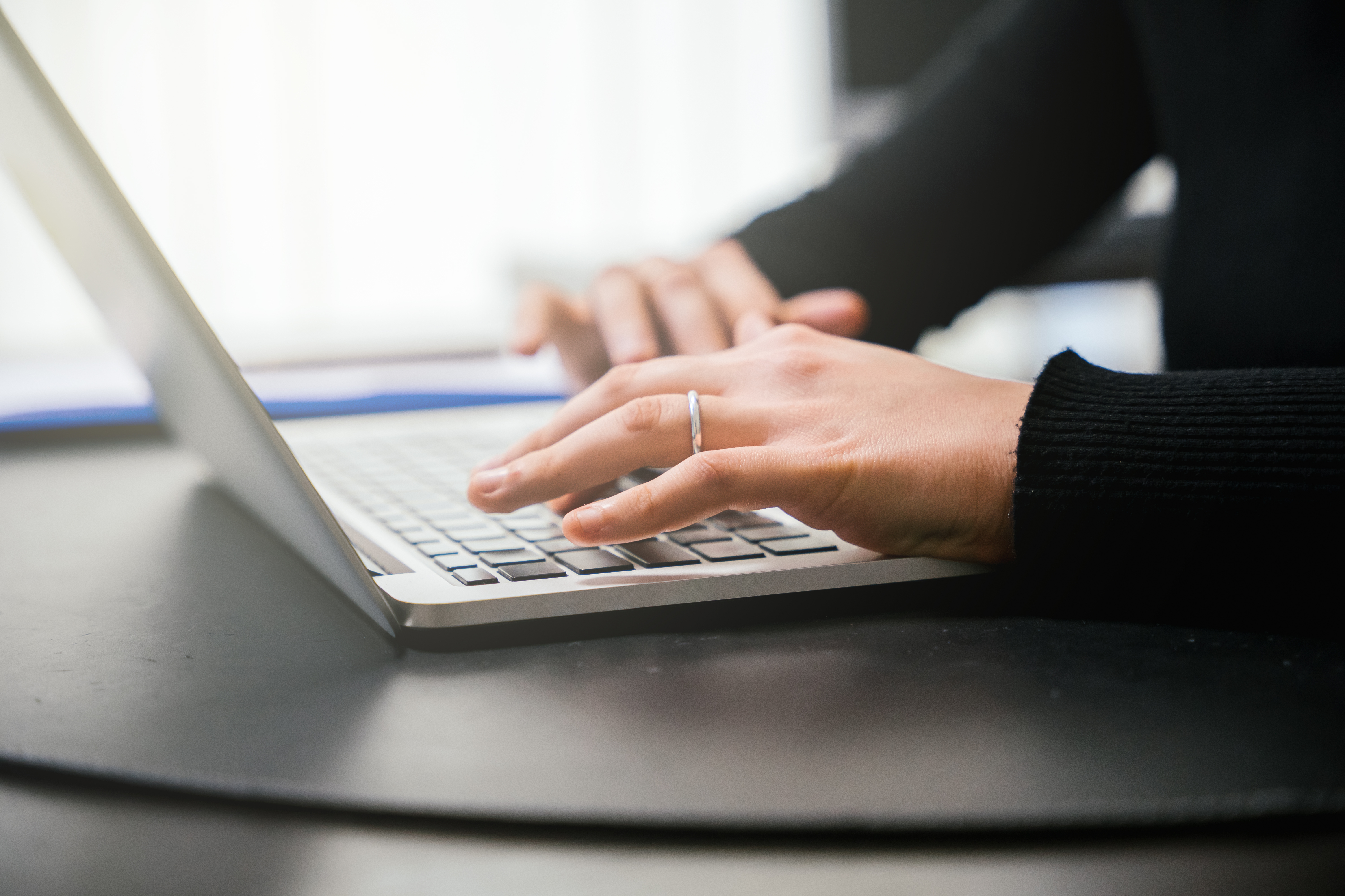 Sutdent taking a final exam in a computer